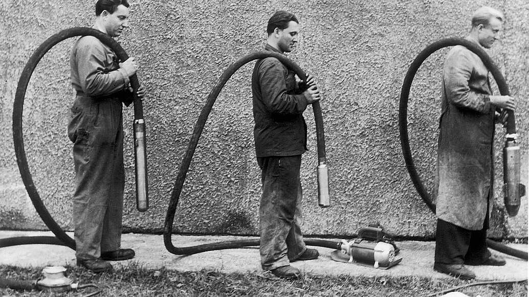 威克诺森首台插入式振动器的历史照片。